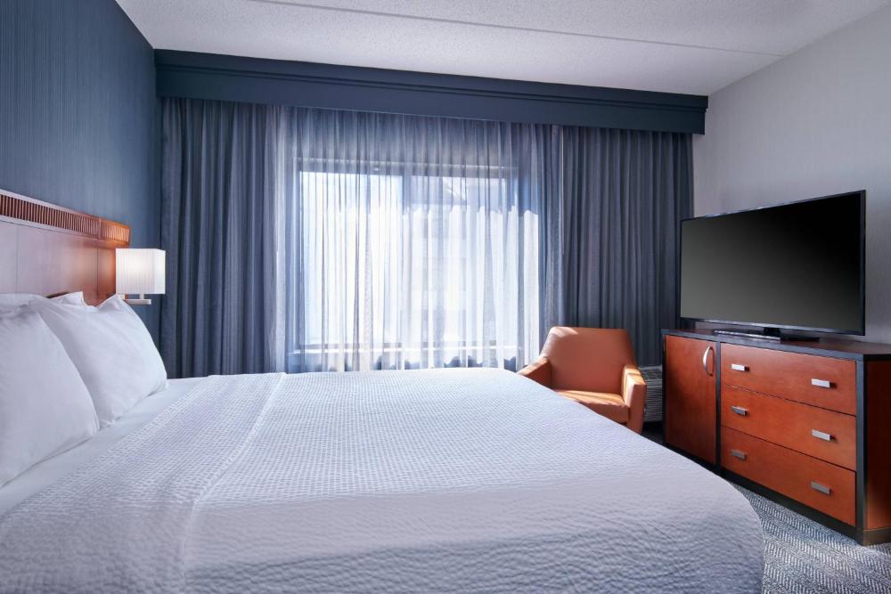 King Suite with Sofa Bed - Hearing Accessible interior